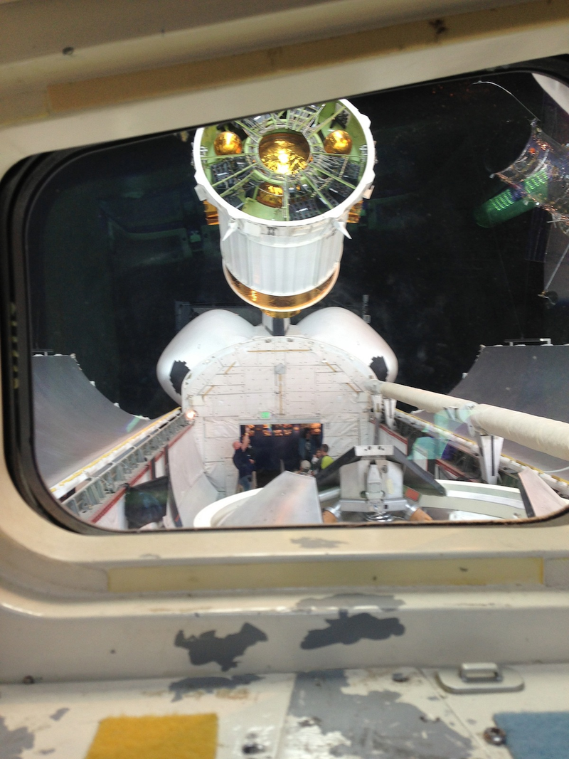 Illustration for article titled I Took This Amazing Tour Inside the Space Shuttle. So Should You.
